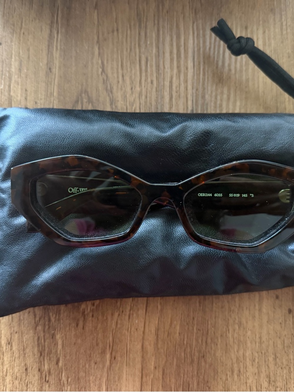 Off-White Tortoiseshell Cat-Eye Sunglasses - Dark Tortoise Frames